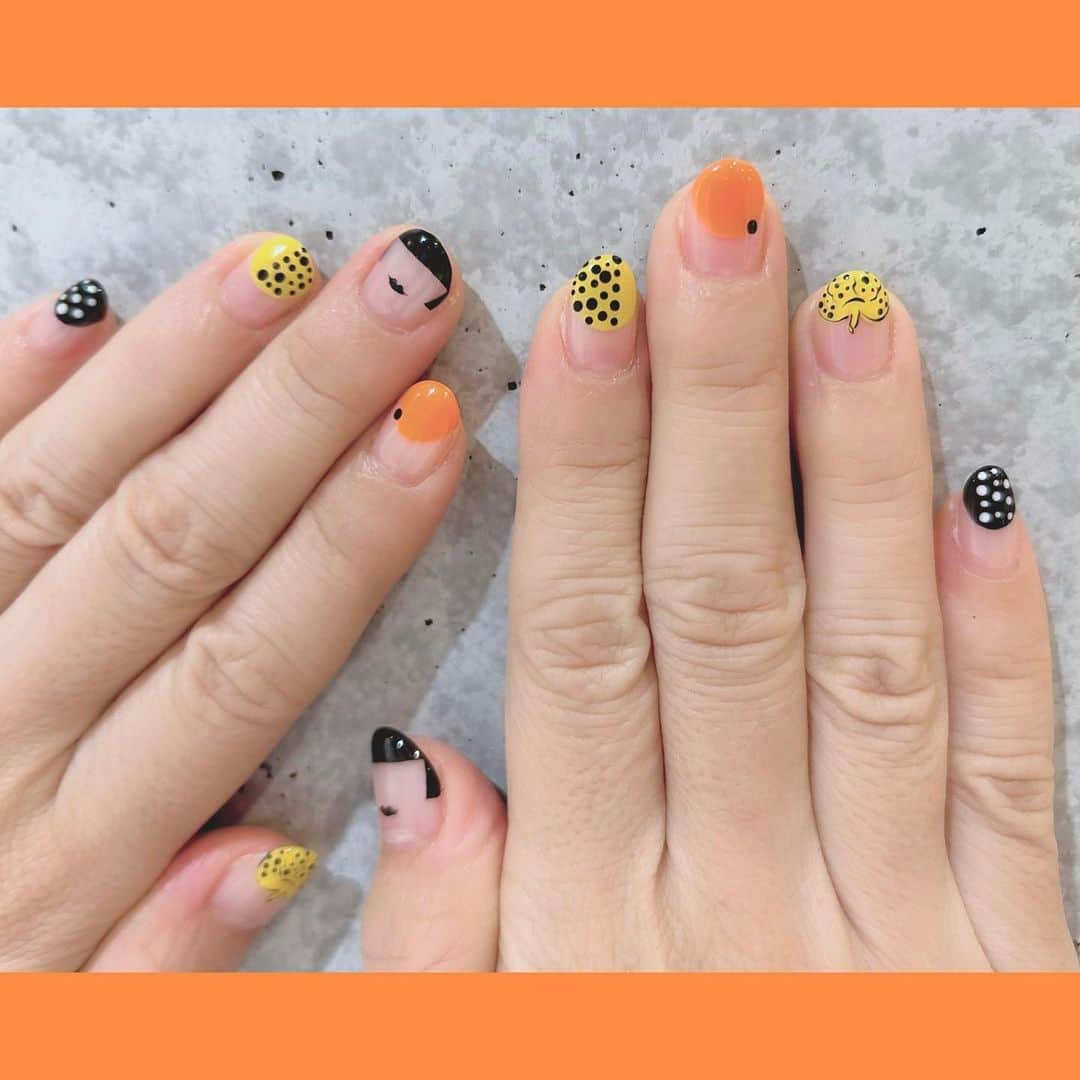 純名里沙のインスタグラム：「気分を上げたかったので、、😎  草間弥生さんネイル💅✨  かわいい、、、😍  特に、薬指のかぼちゃが🎃お気に入りです♡  これで、ハロウィンまで乗り切るゾ❗️💪✨✨✨  #草間弥生ネイル #かわいい😍#秋ネイル#後半戦 #気分上げてこ🙌 #ハロウィンネイル #真似していいよん😘 #大正解」