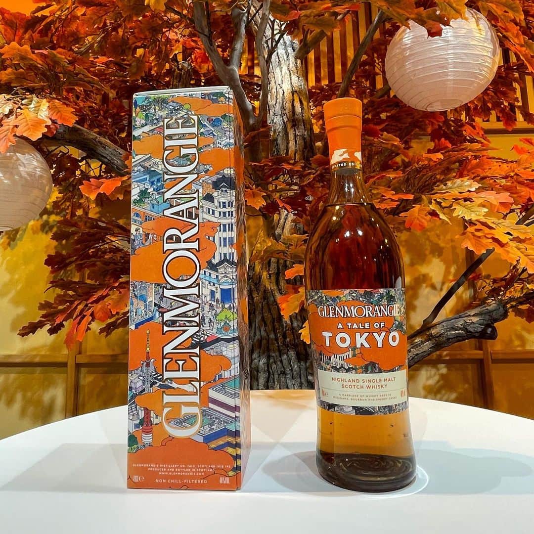SARAさんのインスタグラム写真 - (SARAInstagram)「@glenmorangie から限定に出たウィスキー A Tale of Tokyo 🧡 華やかなオレンジ空間なパーティーで一足早く頂きましたっ 甘くて味深く、パッケージも東京のモチーフで可愛かった〜 海外の方へのプレゼントにも良さそう  お酒は20歳からね🤞🏻   #PR #グレンモーレンジィ #Glenmorangie #ATaleofTokyo #DrinkResponsibly」10月6日 18時19分 - sara_pizzo