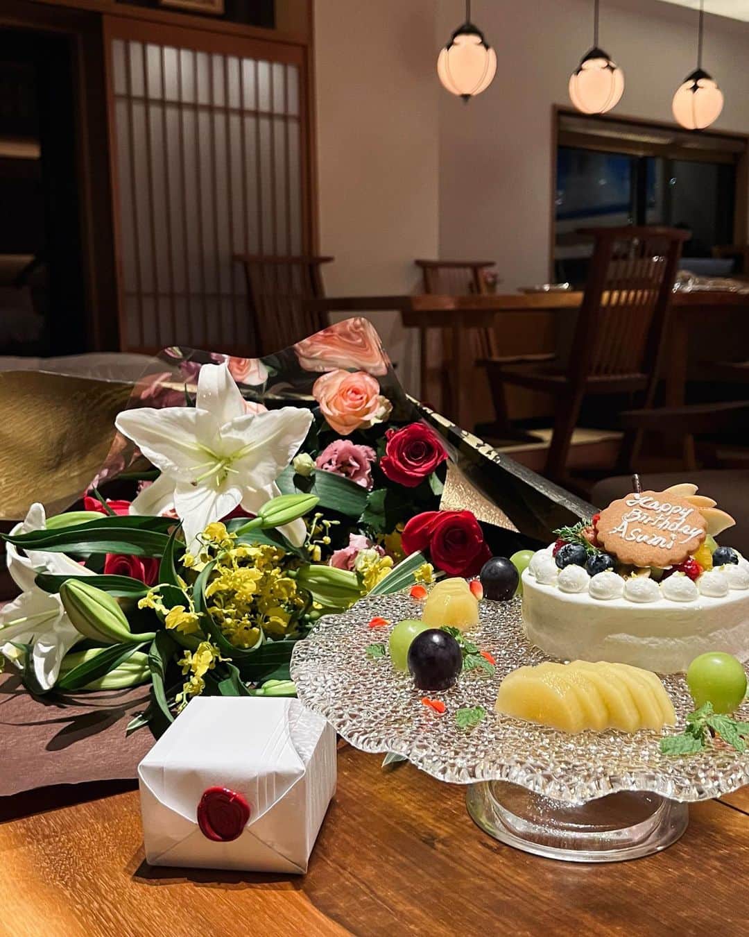 瀧澤あすみさんのインスタグラム写真 - (瀧澤あすみInstagram)「部屋着のまま食事も温泉も全部お部屋で、とてもゆっくりできた♨️☺️  22歳も周りの人に感謝しながら、地に足つけて頑張ります✨」10月6日 18時19分 - asumitakizawa