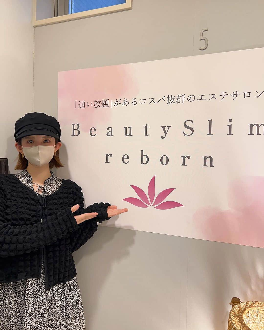 菊田真衣子さんのインスタグラム写真 - (菊田真衣子Instagram)「・ コスパ最強のビューティースリム reborn新宿店へ♡  セルライトコースでは 定番の大人気マシーンで気になる部分を 分解＋ドレナージュしてもらいました！  吸引とローラーのほぐしで、冷え固まった脂肪も やわらかく、さらに細かく皮膚や筋膜の癒着も剥がし循環UP！！  むくみ、冷え、コリなど改善されて 全身ポカポカに💖  キャビテーション＋ラジオ波＋EMS　 (脂肪・セルライトの軟化や痛み軽減） 　↓ セルライト専用マシンによる吸引マッサージ　 (ハンドでは不能なセルライトケア)  だんだん痛くなってくるけど 効くと思うと我慢できる🥺  ☑︎目標体重まで通い放題コースでは ①EMS（筋肉運動、リンパ流し）20分 ②高濃度酸素（脂肪燃焼）20分 ③骨盤矯正マシン（脚痩せ、ポッコリお腹）15分 ④カッピング（血行・代謝UP）5分 ⑤耳つぼ（食欲抑制）5分  をしてもらいスッキリした！！ 痩せると言われてるものはひとまず 試してみなくなる🥹🫶🏻  PR @beauty_slim_reborn  #ビューティースリム#新宿エステ#新宿痩身 #新宿ダイエット#セルライトケア#ダイエット #新宿エステサロン#痩身エステ#ダイエットサロン」10月6日 18時32分 - maimaiko29