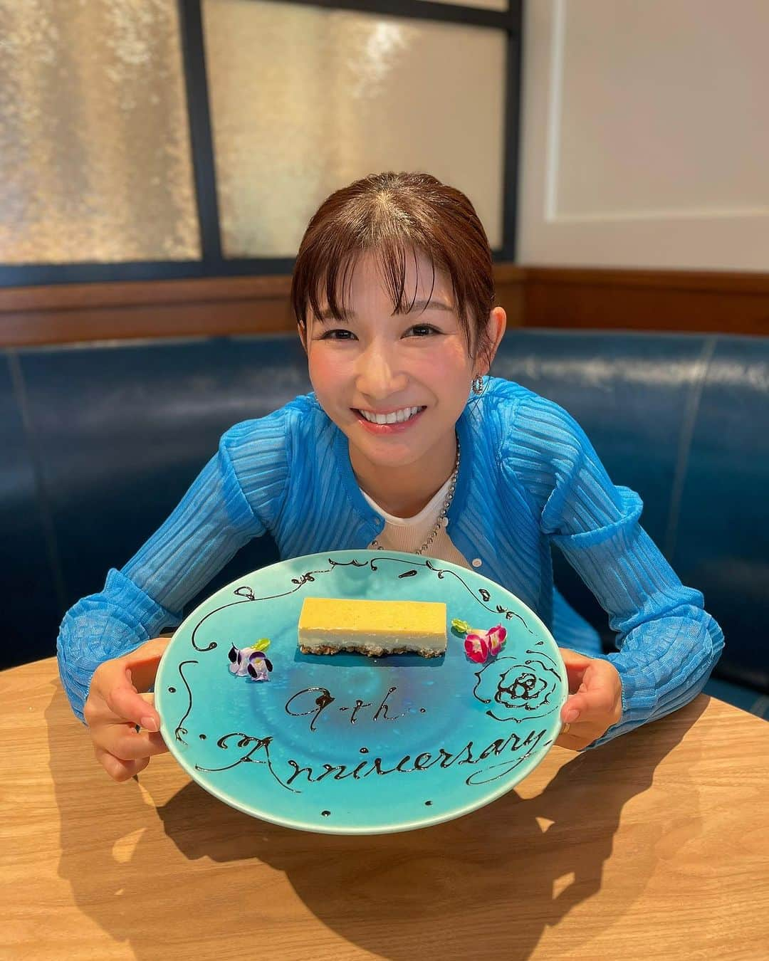 小西ゆりなさんのインスタグラム写真 - (小西ゆりなInstagram)「Wedding anniversary 9th year🩵 いつもありがとう✨ これからもよろしく✨ パチパチするろうそく花火を取ったら、とてもシンプルプレートになった😅 #結婚記念日 #9周年 #これからもよろしくね #夫婦 #夫カメラ #weddinganniversary」10月6日 18時29分 - yurina_konishi