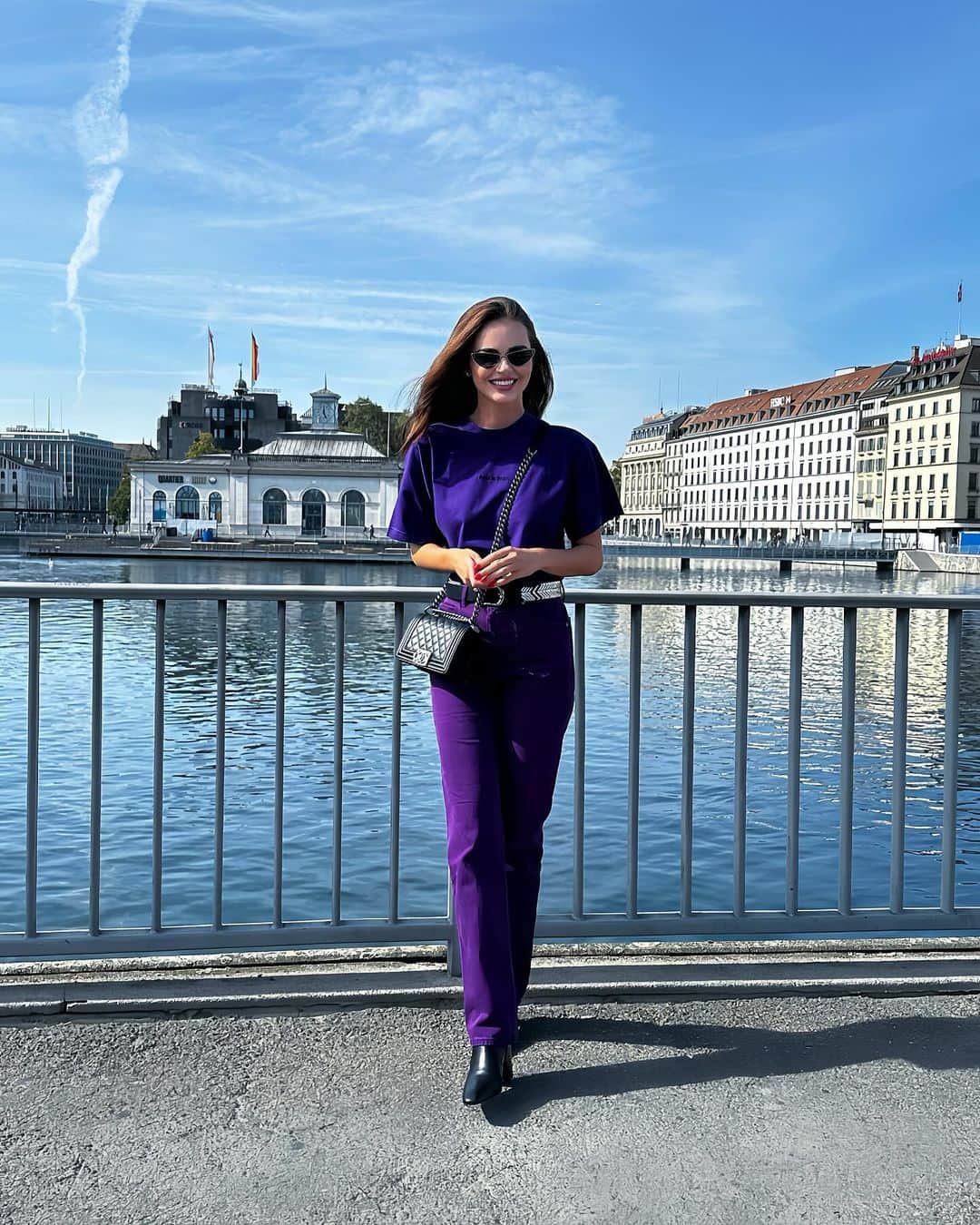 ゼニア・デリのインスタグラム：「Super active blogger is back 🤗😄💜 hello everyone 🌸」
