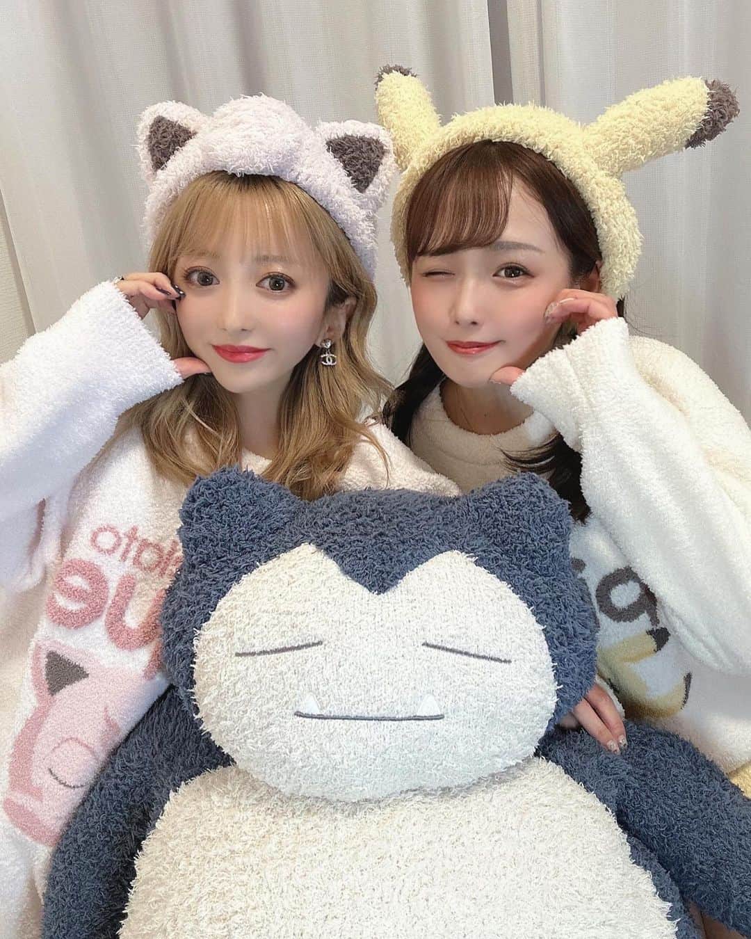 ひなたろす（佐原ひなた）のインスタグラム：「@gelatopique_official  お揃いで着ても可愛い♡  プリンとピカチュウ🍮⚡️❤️   #gelatopique #ジェラートピケ #ポケモン #カビゴン #カビゴンぬいぐるみ #ジェラピケ #パジャマ #パジャマパーティー #ポケモンgo #ルームウェア #おうち時間 #ポケモングッズ #新作 #ポケモンコラボ　#ポケモンスリープ　#ルームウェア」