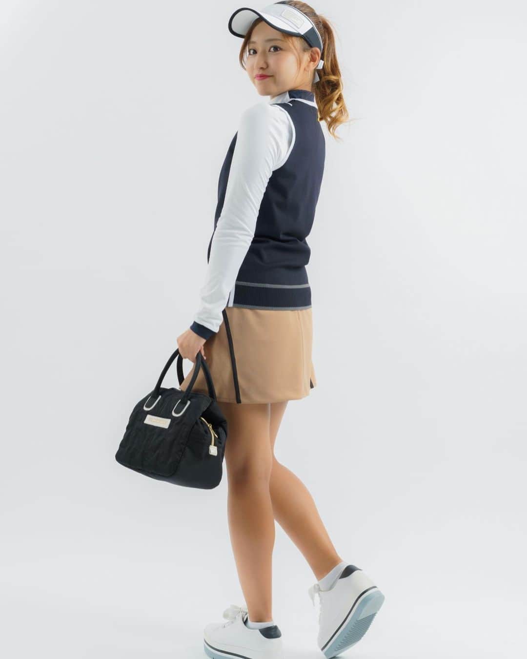 MINAMIさんのインスタグラム写真 - (MINAMIInstagram)「LANVIN SPORT トーナメント ゴルフ系クリエイターNo. 1決定戦白熱しております！！🔥🔥  @lanvin_sport_official @uuumgolf  途中経過のトーナメント表を発表です ネタバレありです！  トーナメントもクライマックスです！😚  私はあうさんに負けてしまったのですが、 あうさんはとっても勝ち進んでいます！！  他のクラスも残すは決勝のみとなりました！！ 大変盛り上がっております🔥 私は決勝戦MCをさせていただきました✨  みててめちゃくちゃ面白かった！  動画アップされるの楽しみにしててください😚❤️ 私も待ち遠しい🥹✨  #PR  #lanvinsport  #ランバンスポール  #ゴルフ系クリエイターno1決定戦」10月6日 18時37分 - minamii_golf