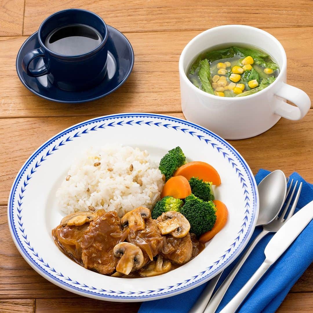 のインスタグラム：「💡11月からのおすすめコースをご案内！【20分で2品おかず】  ●20分で主菜と副菜が同時に完成するので、毎日の食事作りがもっと気軽に！時短のコツをお伝えします✨  ●11月は、しっかり食べるワンプレートごはん🍛「豚ヒレ肉のマッシュルームソース」と「レタスコーンスープ」。 コース制限定の、受講した内容をおさらいできる復習動画も大好評🎥  ●詳しくは、プロフィールのコース一覧から☆  #ベターホームのお料理教室 #ベターホーム #Betterhome #料理教室 #料理 #教室 #20分で2品おかず #時短 #料理動画 #11月 #ワンプレートごはん #豚肉 #マッシュルーム #スープ」