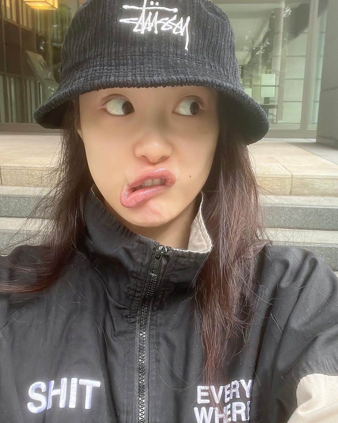イーランさんのインスタグラム写真 - (イーランInstagram)「宿題忘れたの顔と 明日は土曜日かの顔」10月6日 18時50分 - _yiran