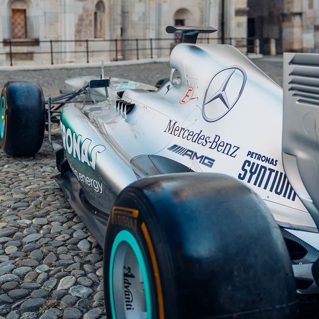 HYPEBEASTさんのインスタグラム写真 - (HYPEBEASTInstagram)「@hypedrive: @lewishamilton's legendary @mercedesamgf1 W04, the car that won him his first race for the team, is hitting the auction block at @sothebys.⁠ ⁠ A significant point in @f1 and Mercedes history, the car kicked off the now decade-long Hamilton-Mercedes partnership, as well as an era that “can only be compared to Jordan and the Bulls, Brady and the Patriots, or Messi and Argentina.”⁠ ⁠ The vehicle is scheduled to be part of the Official Auction of the Las Vegas Grand Prix, in collaboration with @wynnlasvegas, taking place on November 17. It is anticipated that the car will fetch a price ranging between $10 to $15 million USD.⁠ Photo: @rmsothebys」10月6日 18時45分 - hypebeast