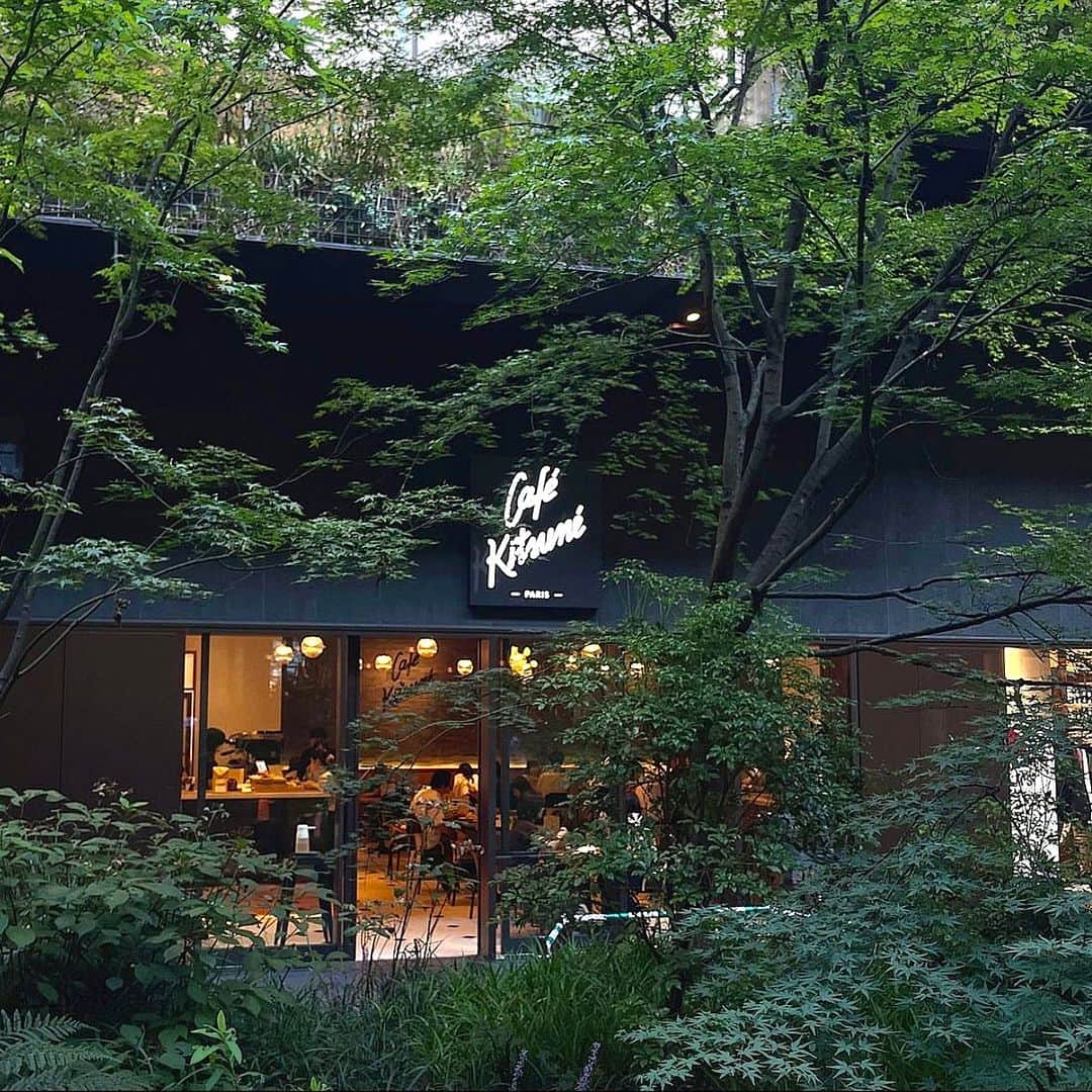 Café Kitsuné Parisのインスタグラム：「Join us in a lush green oasis at #CafeKitsuneShinPuhKan 🌿🍃 - 👉 Café Kitsuné Shinpuhkan ShinPuhKan 1F, 586-2 Bano-cho, Karasumadori Nekoji, Nakagyo-ku 604-8172 Kyoto Monday-Sunday: 11am - 8pm」