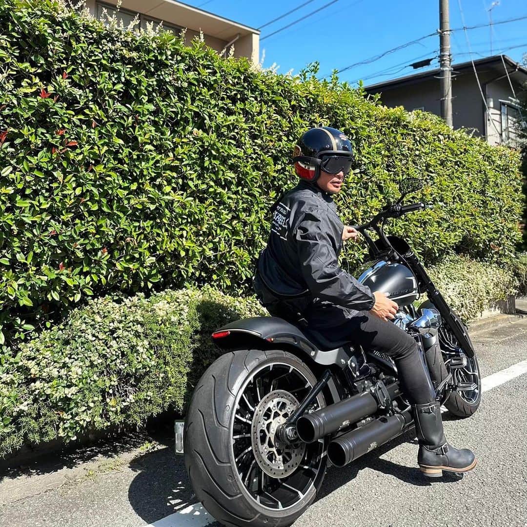 魔裟斗のインスタグラム：「三浦までランチツーリング！ バイクの気持ちー季節だねー #魔裟斗  #ハーレーダビッドソン」