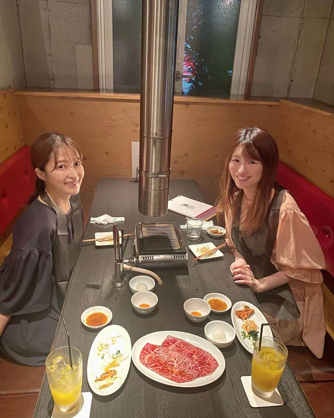 にゃんさんゴルフのインスタグラム：「恵比寿のうしごろ〜🐮👅💕  たべごろコース！！ サーロインのすき焼き美味しかった🤤  最後の〆と、デザートは選べるの🙆‍♀️ わたしは冷麺と杏仁豆腐にした🤤  コストパフォーマンス良きです😍  #PR#うしごろバンビーナ恵比寿ヒルトップ店 #コストパフォーマンス #恵比寿限定たべごろコース#看板コース #焼肉#焼肉好きな人と繋がりたい   #ushigoro #yakiniku#ebisu#ebisudinner」