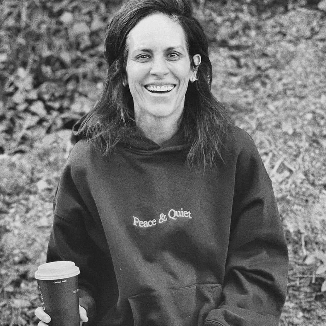 アナベス・ギッシュのインスタグラム：「The magic of a coffee and a little P&Q. @museumofpeaceandquiet」