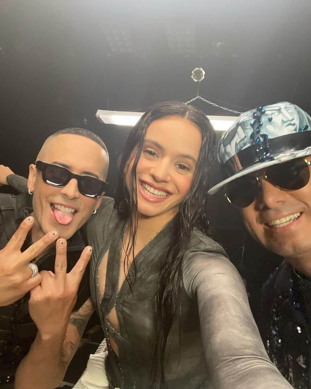 ウィシン&ヤンデルのインスタグラム：「No es jueves de #tbt pero hoy amerita recordar cuando de un éxito creamos otro éxito 💪 un junte 10/10 @rosalia.vt @wisin」