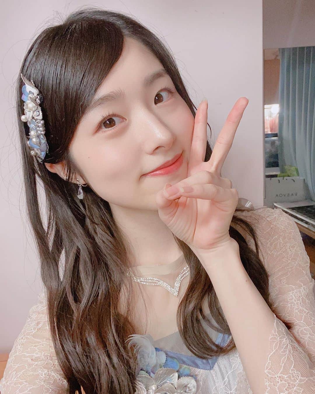 岩立沙穂さんのインスタグラム写真 - (岩立沙穂Instagram)「今年も生誕祭を開いていただきありがとうございました！🪽  今までもすごかったけれど、今年は過去一でみなさんのコールがすごすぎた！ AKBフェスティバルの時ちょっと泣きそうになっちゃいました🫢(ざわつかせちゃうと思って堪えました)  28歳の日々を振り返ると、前よりも自分らしく居られる場所が増えた気がしました。「こうしなきゃいけない」って思うことが減ったんだと思うんです。  それは自分のダメダメな所も含め、周りの人たちが受け入れて面白がってくれたから☺️  だからそんな周りの方々を大切に、自分の気持ちも大切に、日々を積み重ねていく20代最後の1年にしていきたいと思います。 .  天使の羽もありがとう🫶🏻  これでみなさんをまだ見ぬ景色まで連れて行くからね〜👼🇫🇷🍳  これからも応援よろしくお願いします☺︎ . . #岩立沙穂生誕祭2023 #天使の日」10月7日 0時26分 - saho_iwatate104