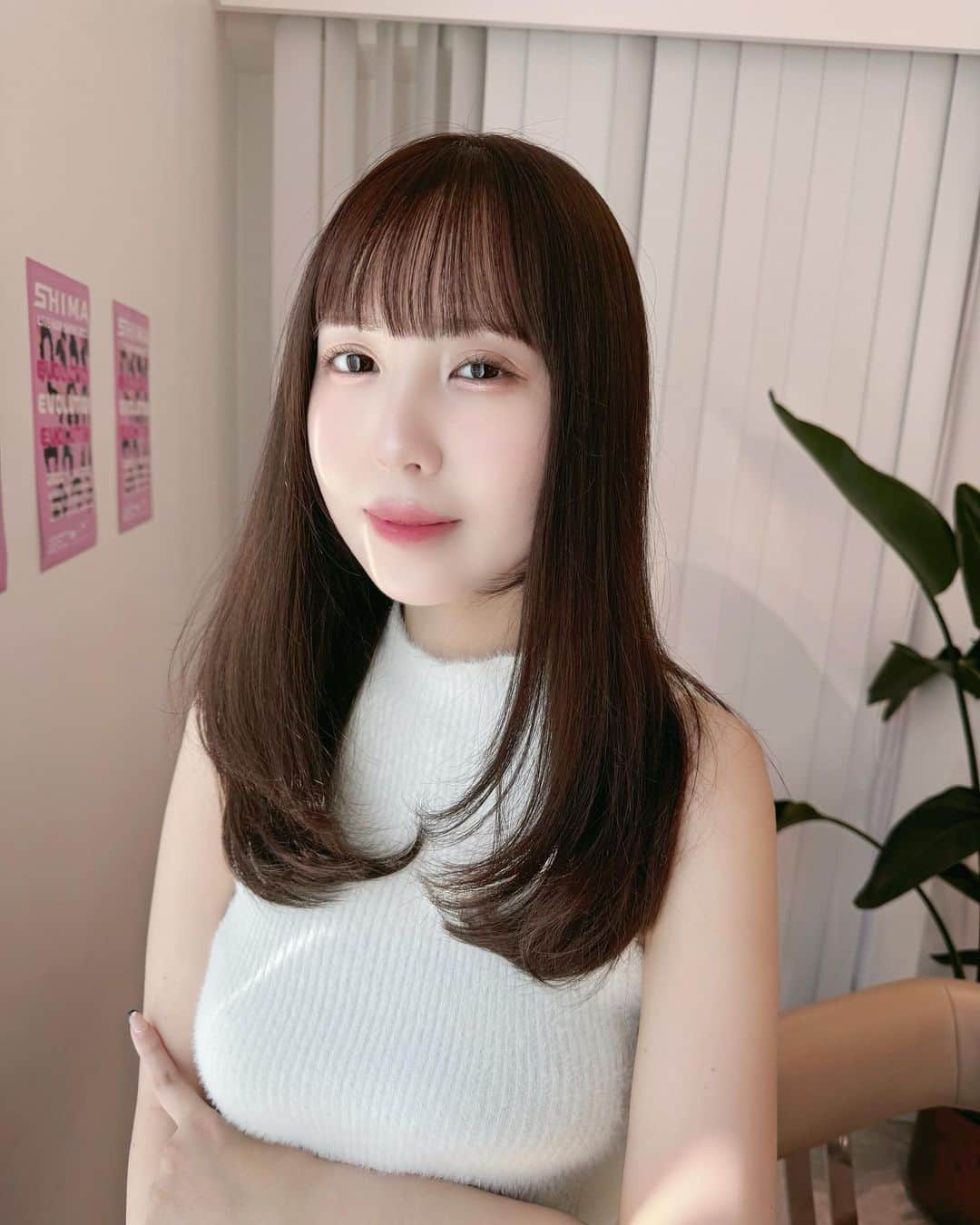 ゆりなのインスタグラム：「前髪を重めぱっつんにしてみました🐰♡」