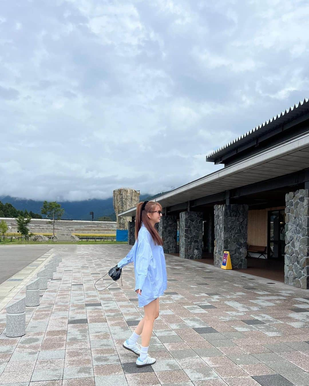 鹿沼憂妃さんのインスタグラム写真 - (鹿沼憂妃Instagram)「私服さん☁️ 家族でお出かけした日🩵 脚スースーしたわ . #shika_code #高身長コーデ #高身長女子 #170cm」10月6日 19時03分 - shika_0225