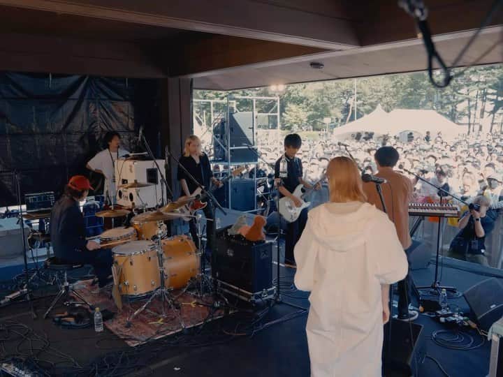 のインスタグラム：「|| 𝘓𝘐𝘝𝘌 𝘔𝘖𝘝𝘐𝘌  「いしがき MUSIC FESTIVAL 2023」より「悶々」「When I was cityboy」のライブ映像を公開  #CodyLee の新体制、ぜひご覧下さい  Director／Camera：小瀧 悠(THINGS.) @odakidayo」