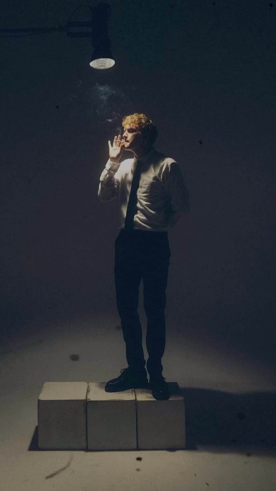のインスタグラム：「【#Knox】 最新EP『I’m So Good At Being Alone?』リリース🍁  All Time Low やFall Out Boyが好きな人必聴⚡ バンドへのリスペクトを込めた話題の楽曲「Not The 1975」も収録💓 #knox #NotThe1975 #洋楽和訳 #洋楽好きな人と繋がりたい @musicbyknox」