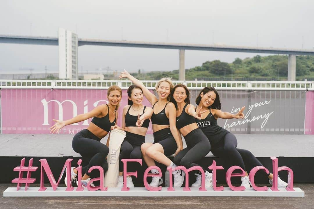 LISAのインスタグラム：「@miafemtech × @fitvibes_tokyo 🧘🏽‍♀️🩷  “女性が主体的に自分らしく生きられること”をテーマにコラボイベントを開催しました。  「自分らしく、自分と向き合う」 私たちFITVIBESも大事にしていることのひとつ。 今回のイベントのトーク&ヨガセッションを通して、 改めてその大切さを再確認することができました💭  なんと言っても @11misato10 さんの美しいお声、、、 まだ耳に残っています。笑  今回お声を掛けてくださったEstablishment Labs社様、 ありがとうございました。  そして、雲行きの怪しい中ご参加してくださったみなさま、 本当にありがとうございました🙏🏼 久々に会えたお友達もたくさんいて とーっても嬉しかったです🩷  また素敵なイベントが出来るように、 私たちFVはこれからも頑張っていきます💪🏼💕  #pr #miafemtech #harmonyseekers #breastharmonization #empowerwomen #womenshealth #confidence #miasquad #unleashyourbreastharmony」