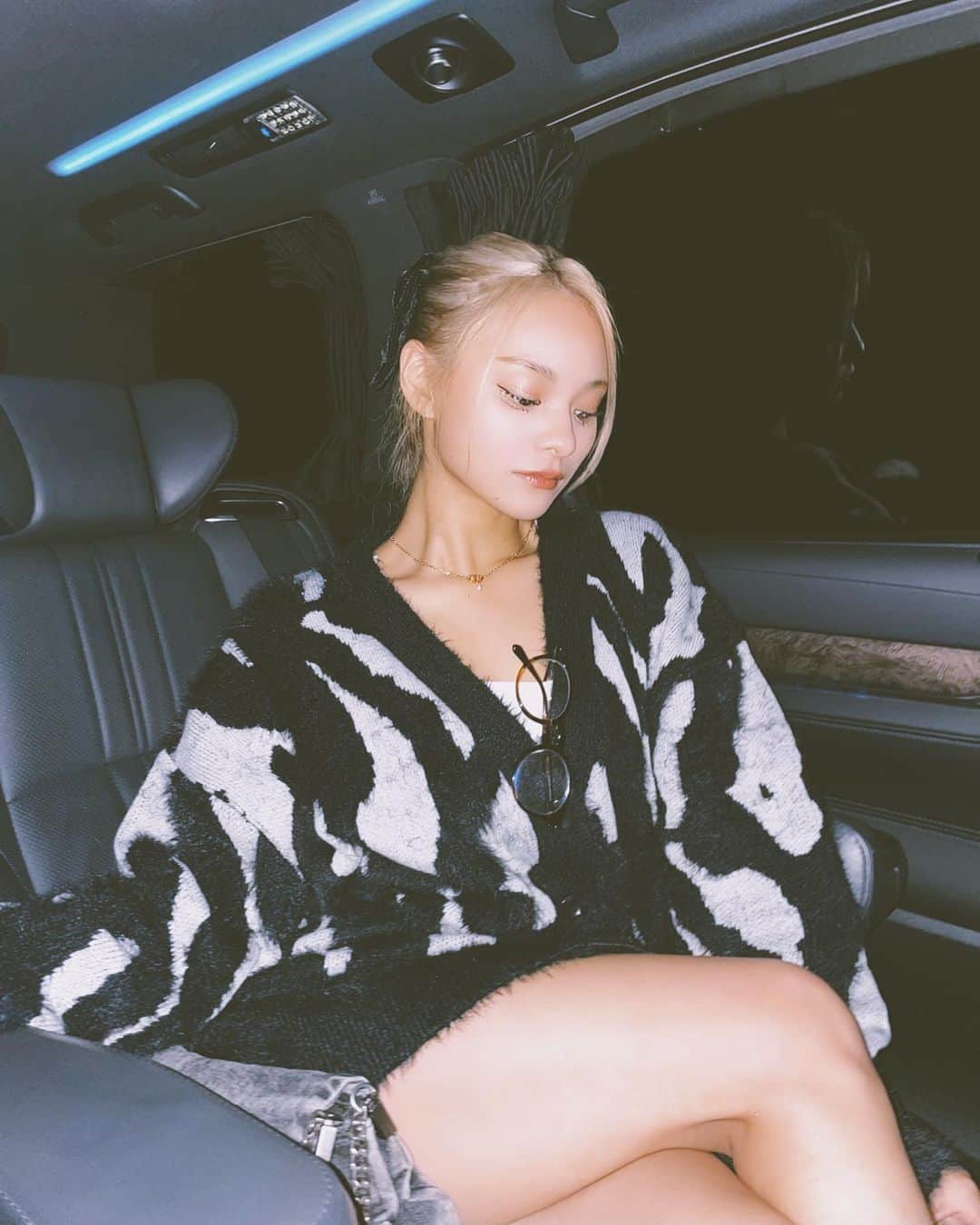 小田愛実（まぁみ）さんのインスタグラム写真 - (小田愛実（まぁみ）Instagram)「iPhoneカメラ画質良くてハマってる📱🥰🥰  @spiralgirl_official のカーディガン めちゃかわいい🦓🦓 一昨日から寒すぎ！！笑」10月6日 19時12分 - maaaami79