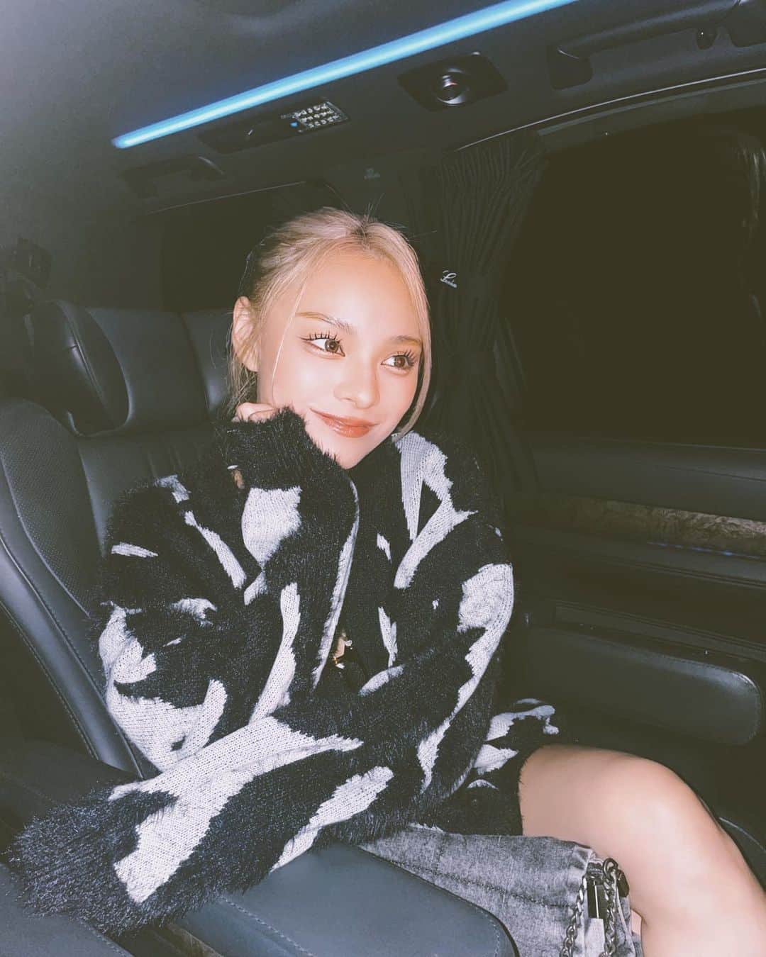 小田愛実（まぁみ）さんのインスタグラム写真 - (小田愛実（まぁみ）Instagram)「iPhoneカメラ画質良くてハマってる📱🥰🥰  @spiralgirl_official のカーディガン めちゃかわいい🦓🦓 一昨日から寒すぎ！！笑」10月6日 19時12分 - maaaami79