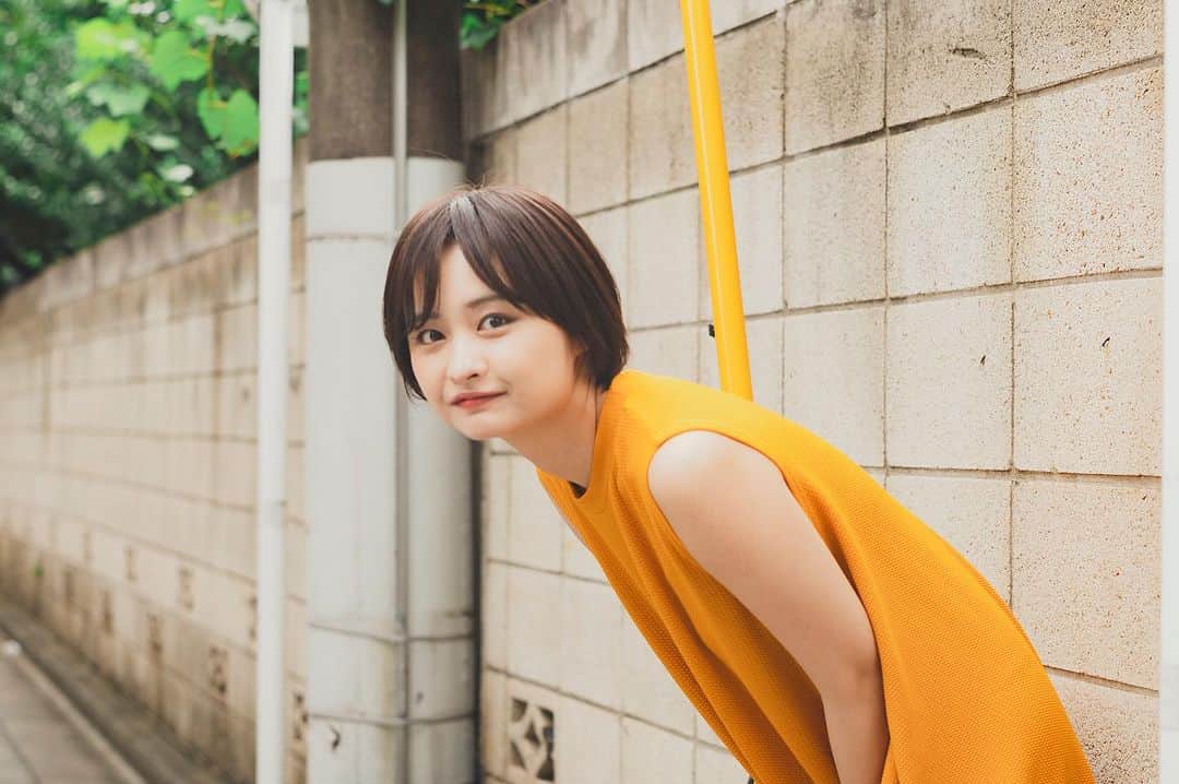 山根愛のインスタグラム：「夏も終わりですなぁ…  アイス食べてぼーっとするが、ホットドリンクに変わるのを肌で感じてきてる。 白湯とミルクティー最高。  camera @yuhji921  hairmake @maki_hairmake_」