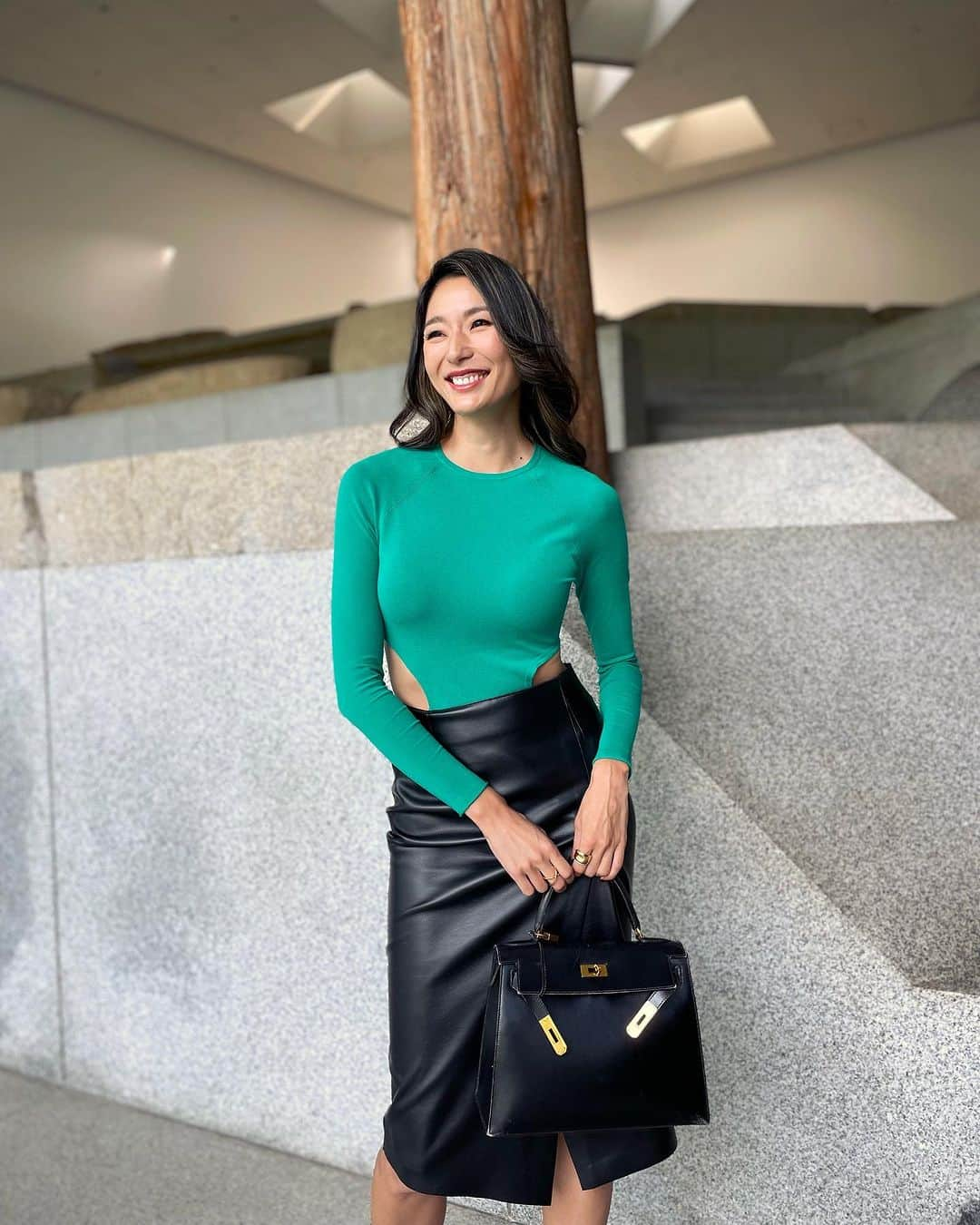 福田萌子さんのインスタグラム写真 - (福田萌子Instagram)「💚🖤 Bodysuit : @tw2021twtw  Vegan leather shirt : @timelesswomen_official  Bag : HERMES Heels : ZARA  #ootd #fashion #timelesswoman #greenblack」10月6日 19時18分 - moekofukuda