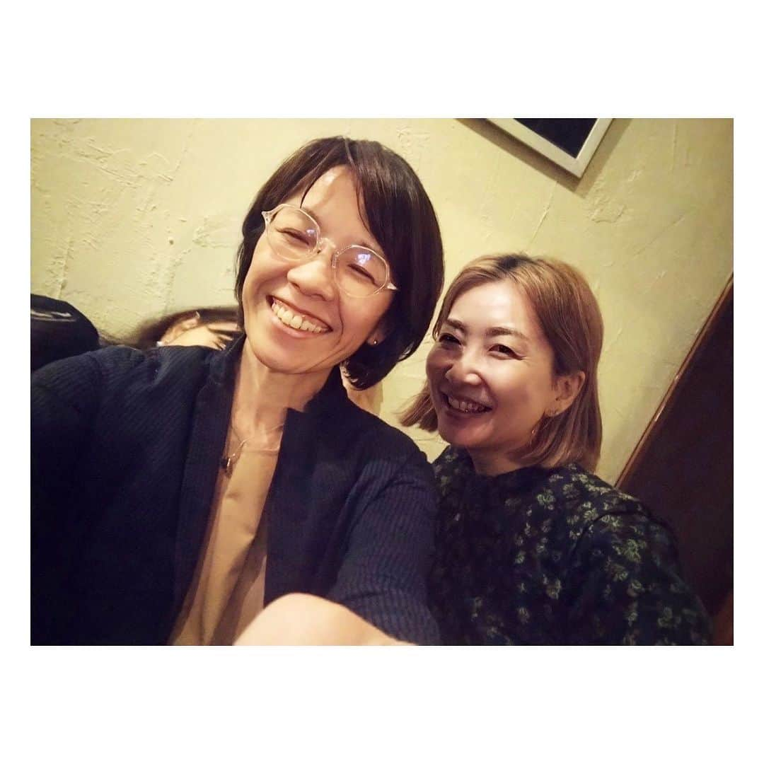 阿部洋子さんのインスタグラム写真 - (阿部洋子Instagram)「🍴🥂🍴  先日のシューマイぱーりーは、 ジェンヌさんとまさよちゃんとの いつもの集まりに、 @sabasienne58  @masayomurayama   シューマイジャーナリストのシューマイ潤さんと 福井の淳さんも合流！ダブルじゅん！ @syumai.life   シューマイ潤さんオススメの小川さんへ ココ、ずっと行ってみたかったんだー🤩 潤さん、お店アレンジありがとうございました！  そして、、、 あたすのこのWピースは、 結構お酒まわってるのかもしれん！😝  #美味しゅうございました  #thankyou」10月6日 19時20分 - hirocoring