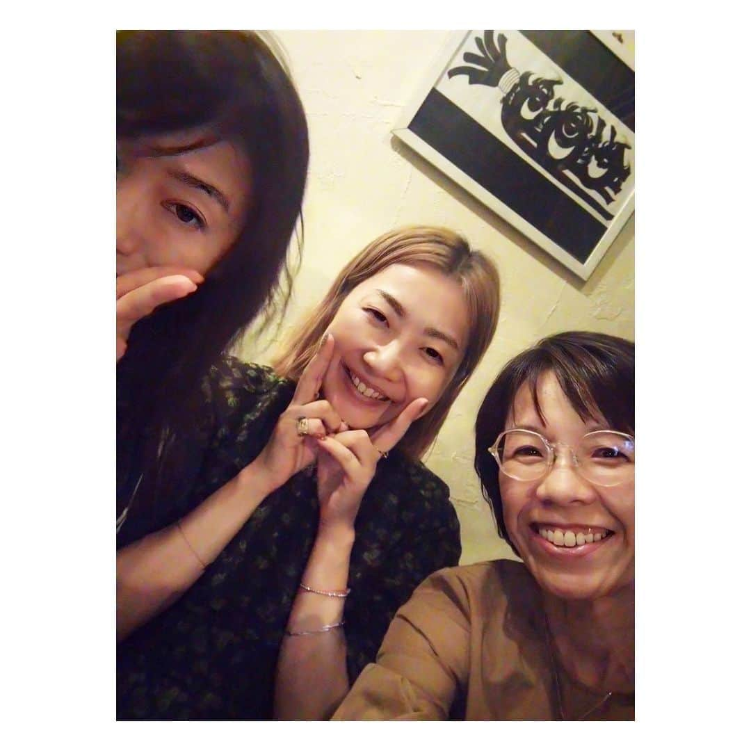 阿部洋子さんのインスタグラム写真 - (阿部洋子Instagram)「🍴🥂🍴  先日のシューマイぱーりーは、 ジェンヌさんとまさよちゃんとの いつもの集まりに、 @sabasienne58  @masayomurayama   シューマイジャーナリストのシューマイ潤さんと 福井の淳さんも合流！ダブルじゅん！ @syumai.life   シューマイ潤さんオススメの小川さんへ ココ、ずっと行ってみたかったんだー🤩 潤さん、お店アレンジありがとうございました！  そして、、、 あたすのこのWピースは、 結構お酒まわってるのかもしれん！😝  #美味しゅうございました  #thankyou」10月6日 19時20分 - hirocoring