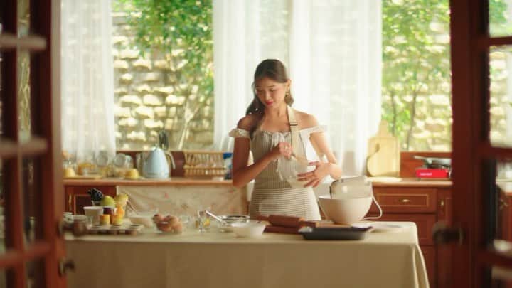 シャニ・インディラ・ナティオのインスタグラム：「Surpriseee! JKT48 24th single “Sayonara Crawl” 11.10.23  20.00 WIB✨」