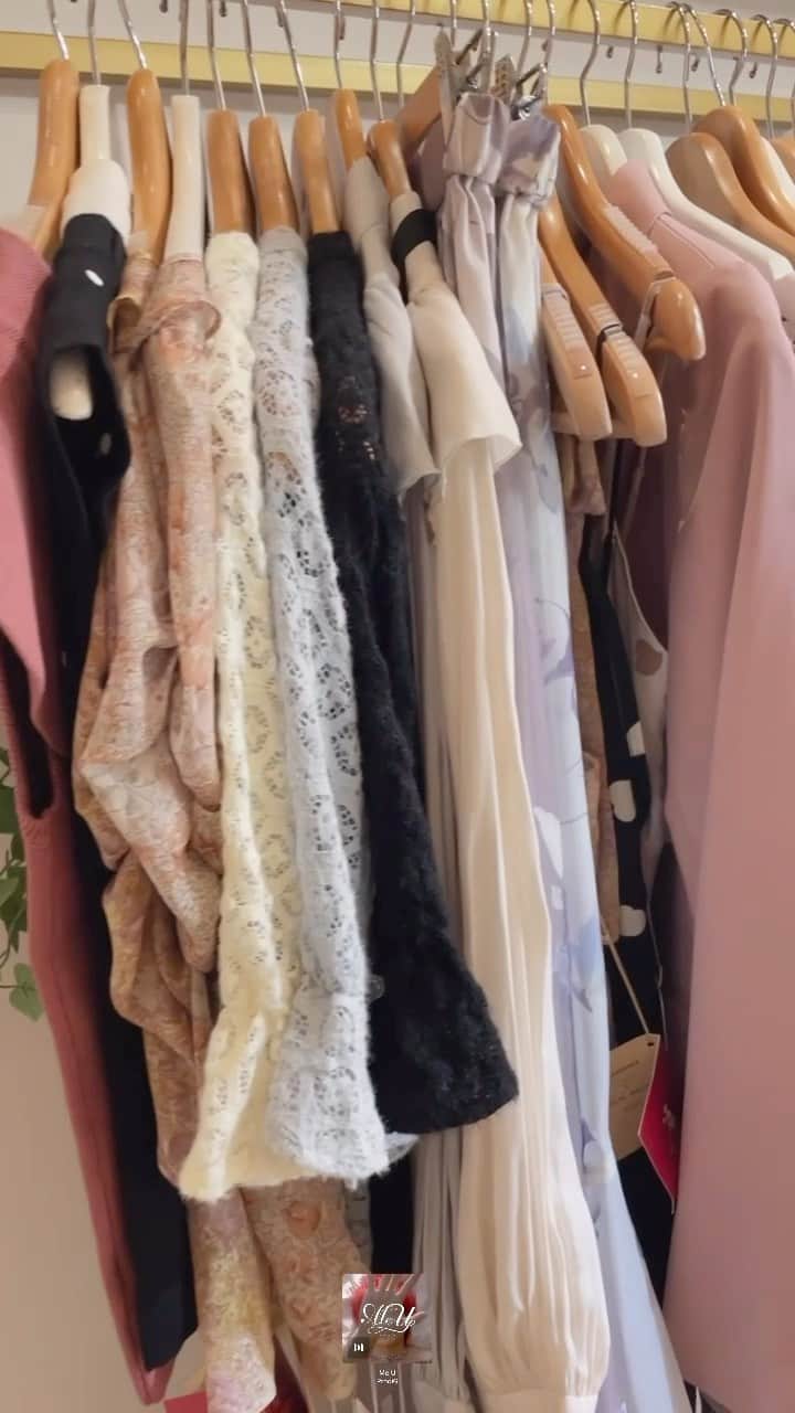 Fleur Fleurのインスタグラム：「新作Preview🌹✨✨✨ 記得撳入去上面story☝🏻☝🏻☝🏻 Deicy / lillian carats / coco deal / sdl / lily brown 超多牌子嘅新貨已經上架，聽日星期六下晝門市開兩點到七點😽👌🏻 聽晚（SAT) 10:30亦都會有FB直播介紹 記得去Facebook嗰度收睇 歡迎大家上嚟門市參觀👀✨✨✨」