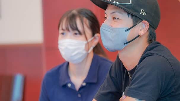 大阪ブライダル専門学校公式ページさんのインスタグラム写真 - (大阪ブライダル専門学校公式ページInstagram)「リアルウエディング便り＊ . こんにちは✨ Xクラス カメラマン担当の 西釋さくらです！ . 先日は3回目の お打ち合わせが無事終わりました♪ 今回のお打ち合わせでは、 コンセプト提案と お衣装決めを行いました💞 . Xクラスが３つのグループに分かれて、 それぞれのチーム考案した コンセプトを提案しました！ どのチームのコンセプトが 選ばれるのかワクワクしております！ . 衣装決めでは、 ドレス班が提案した4着の中から 新婦様好みのウェディングドレスを 選ぶことができました🩰 . 次回は新婦様のカラードレスや 新郎様のタキシードも選んでいくので 今から私たちもたのしみです！ . 次回からのお打ち合わせも楽しみながら、 一生懸命全力でがんばっていきます！」10月6日 19時23分 - osakabridal