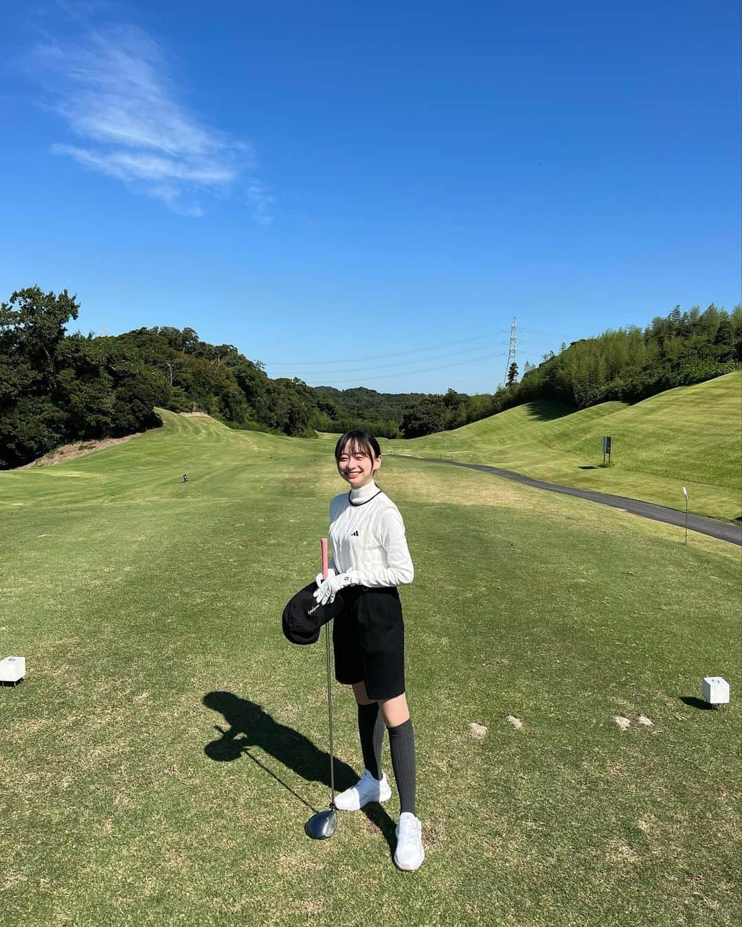 影山優佳さんのインスタグラム写真 - (影山優佳Instagram)「ゴルフのコースデビューしました🏌️‍♀️🍃  この数ヶ月練習してみて、でも全然へなちょこさんなまま当日を迎えてしまったけれど、 もっともっと上手になりたいと実感できたとっても幸せな1日でした💚  ゴルフを嗜まれている先輩方、ぜひコツや楽しみ方をご教授ください〜⛳️☺️  #golf #ゴルフ #ゴルフデビュー #もう行きたいな #全部笑顔や #目の日焼けがいてててて #影山優佳 #kagegram」10月6日 19時24分 - kageyamayuka_official