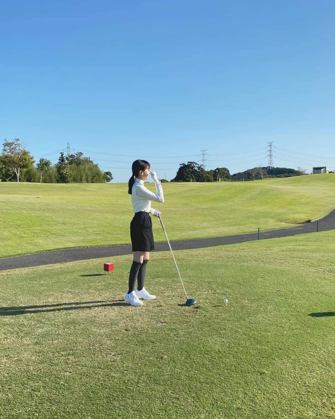 影山優佳さんのインスタグラム写真 - (影山優佳Instagram)「ゴルフのコースデビューしました🏌️‍♀️🍃  この数ヶ月練習してみて、でも全然へなちょこさんなまま当日を迎えてしまったけれど、 もっともっと上手になりたいと実感できたとっても幸せな1日でした💚  ゴルフを嗜まれている先輩方、ぜひコツや楽しみ方をご教授ください〜⛳️☺️  #golf #ゴルフ #ゴルフデビュー #もう行きたいな #全部笑顔や #目の日焼けがいてててて #影山優佳 #kagegram」10月6日 19時24分 - kageyamayuka_official