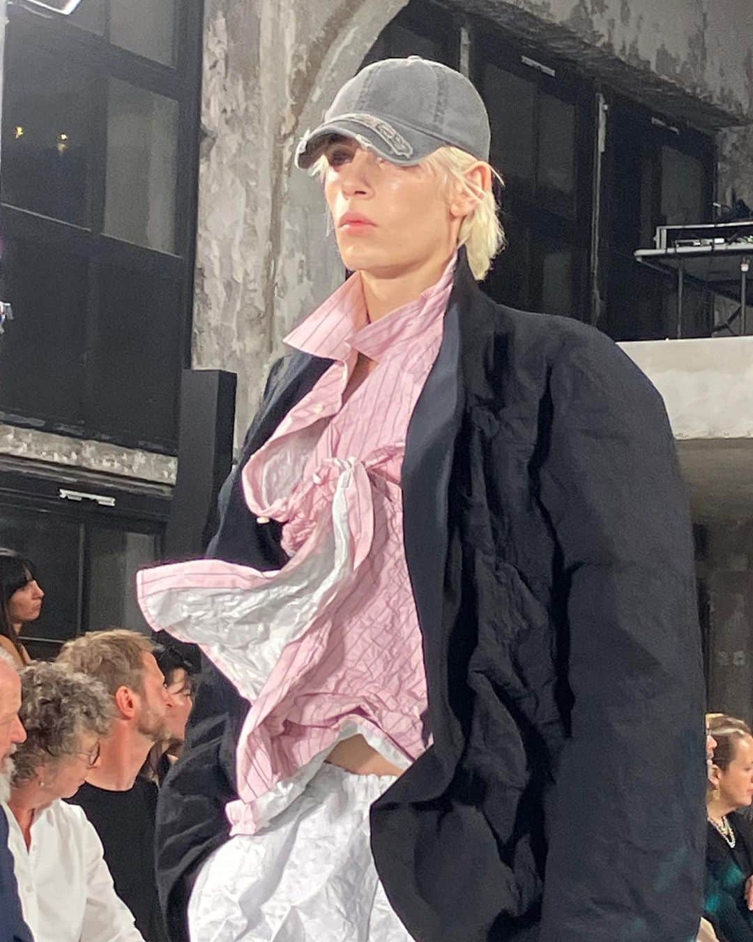 エルエヌシーシーのインスタグラム：「This one time in Paris」