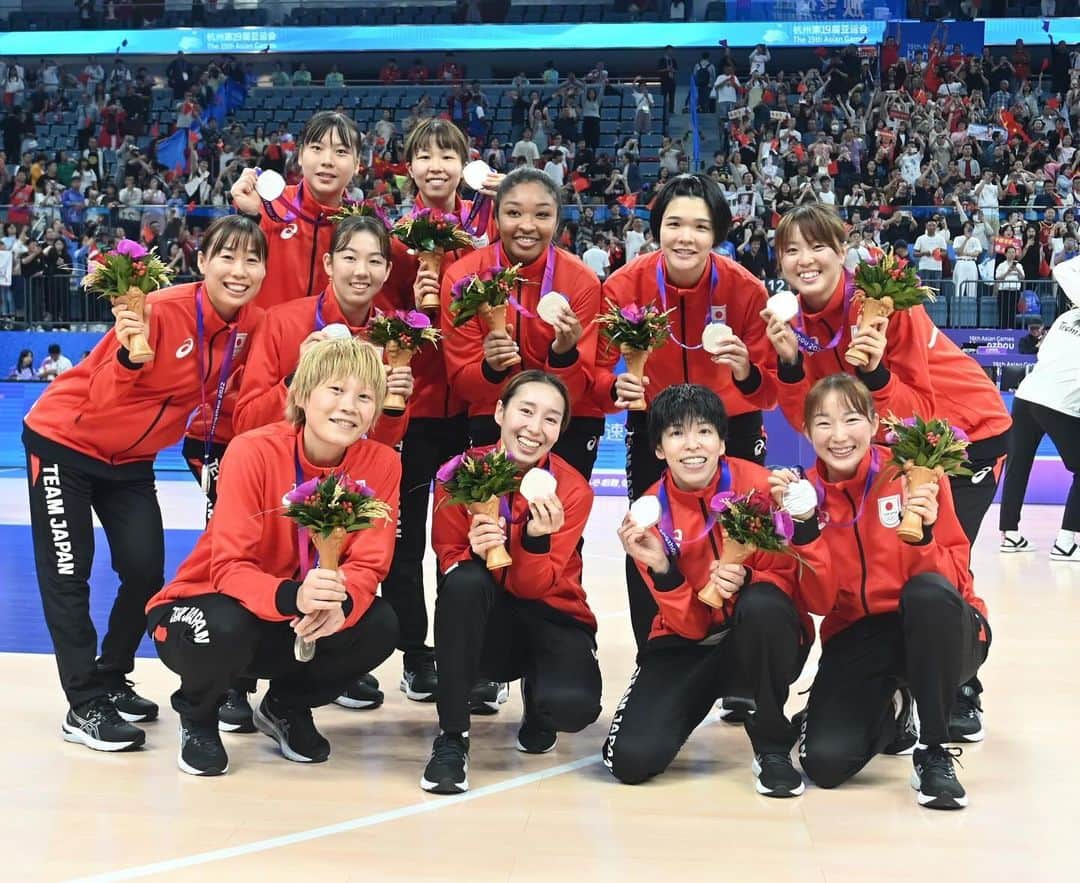 藤堂なな子さんのインスタグラム写真 - (藤堂なな子Instagram)「アジア競技大会準優勝🥈  あのパス…あのシュート…あの判断…  もっと練習して、勝つにふさわしいチームの一員になれるように頑張ります！  あんとなこさんの分までみんなで繋いだ40分間はとても価値ある経験になりました。  地上波での放送ということもあり、現地は物凄いアウェイでしたがたくさんの応援届いていました！ ありがとうございました😊  1ヶ月間の合宿を共にしたみんなと次はリーグで🙋‍♀️❤️‍🔥  #akatsukijapan」10月6日 19時27分 - todonanako