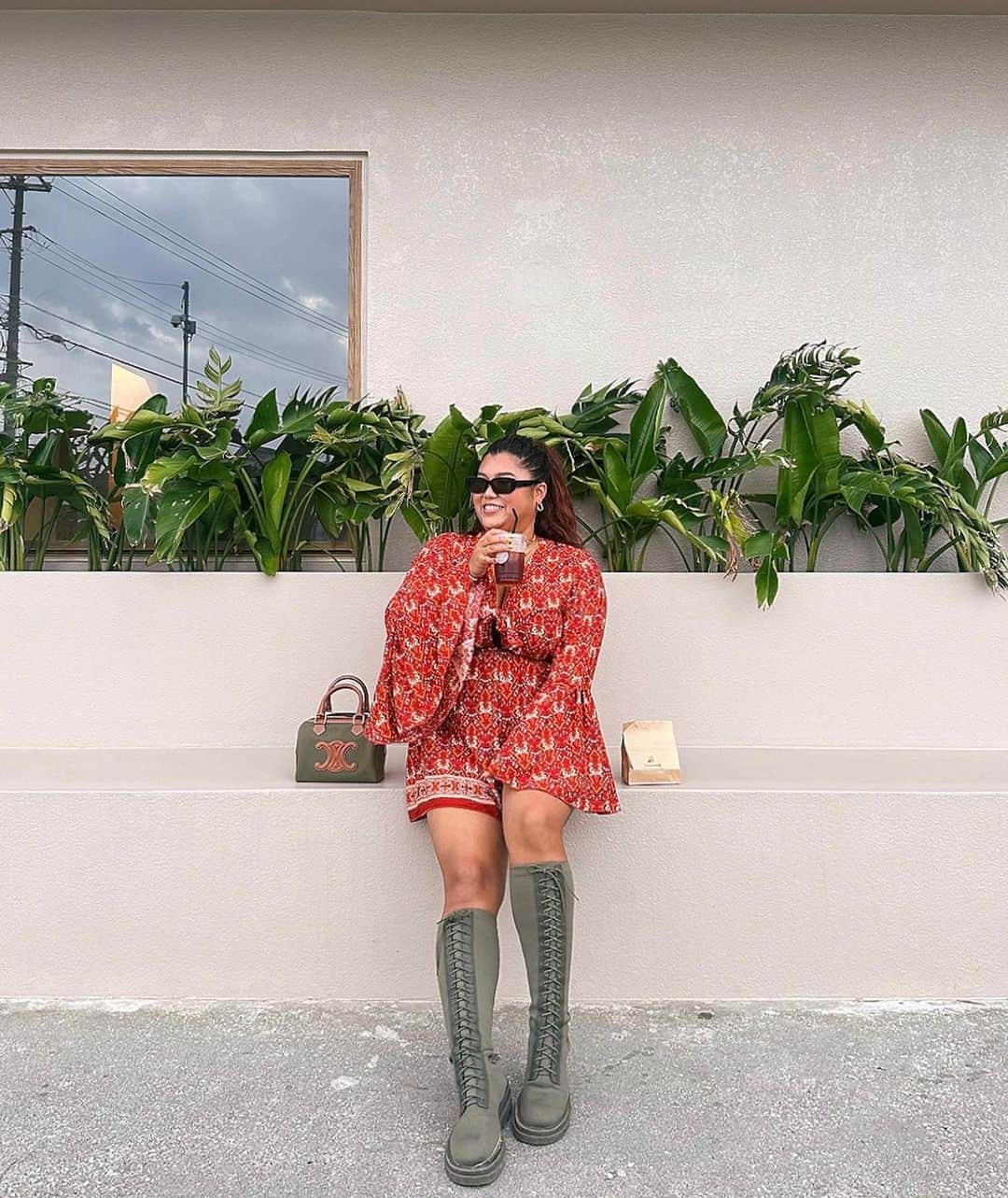 のインスタグラム：「. ずーっと脚出すコーディネートが似合わんと思ってしてなかったけど、最近ありかもって思ってきた🤭❤️ . 股擦れしまくって夏は地獄やけど、沢山擦っていきますっ😂‼︎ みんなも一緒に擦っていこね？笑 . #宮古島 #私服」