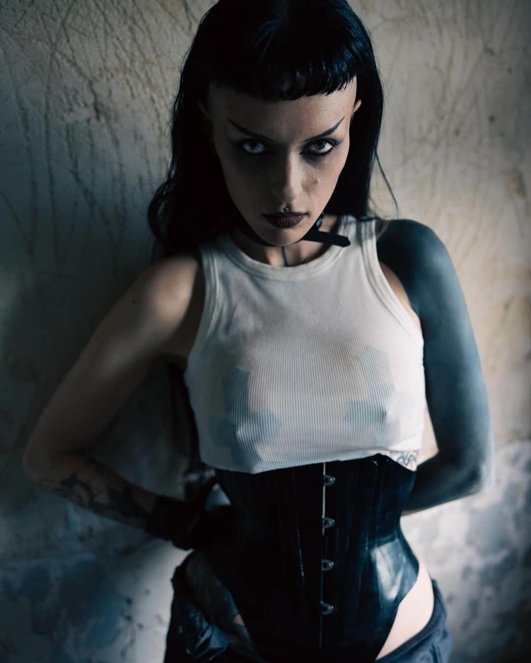 Kerrang!のインスタグラム：「Harpy unleashes new single, Inside Out, that “sounds like Adele’s Hello, but nu-metal” – watch the video 👆🏼🖤   📸: @nickpopemedia」