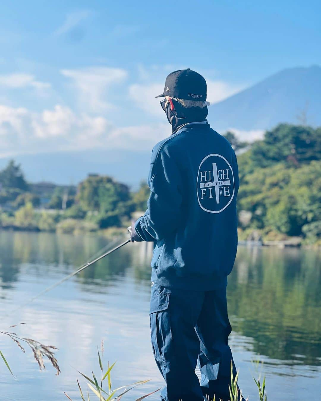 奥田力也さんのインスタグラム写真 - (奥田力也Instagram)「今年初のネイティブバス釣りました🎣✨ 全く行けてなかったので嬉し過ぎて、震えました😭💚 そして良いサイズでした🔥 @highfive_factory_official 👕🎣 今期もバリ可愛いのでお早めに🫢 ルアーもあるよ🎣✨  #Ricky #最後動画もあります #ありがとう #また会おうな #ブラックバス さん」10月6日 19時39分 - rikiyaokuda.official