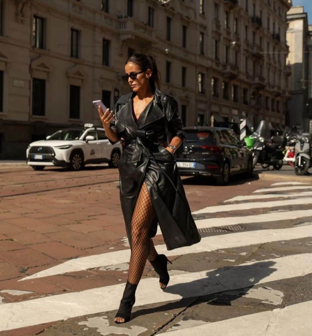 のインスタグラム：「Legs with attitude ⚡️  #calzedonia」