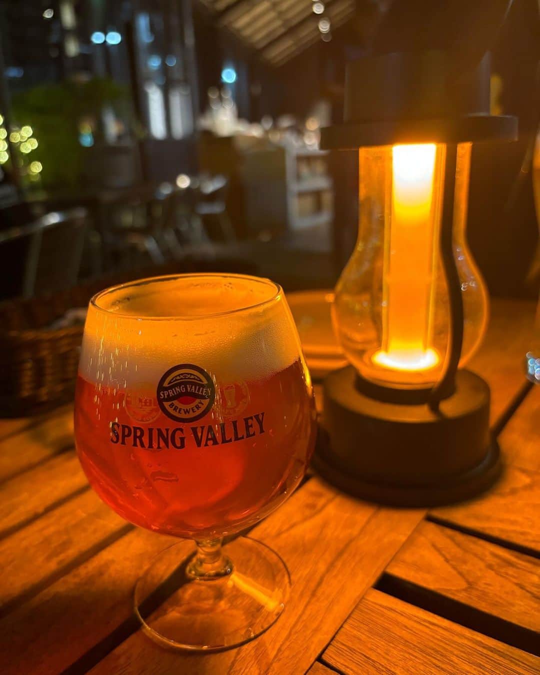 本橋優華さんのインスタグラム写真 - (本橋優華Instagram)「届いた秋服着てテラスごはん。 素敵な連休を♡♡  #iPhone15 ナイトモードめちゃきれいだ #ootd#raycassin#knit  #weekend#beer#dinner#terrace#greenday」10月6日 19時51分 - uk_jp