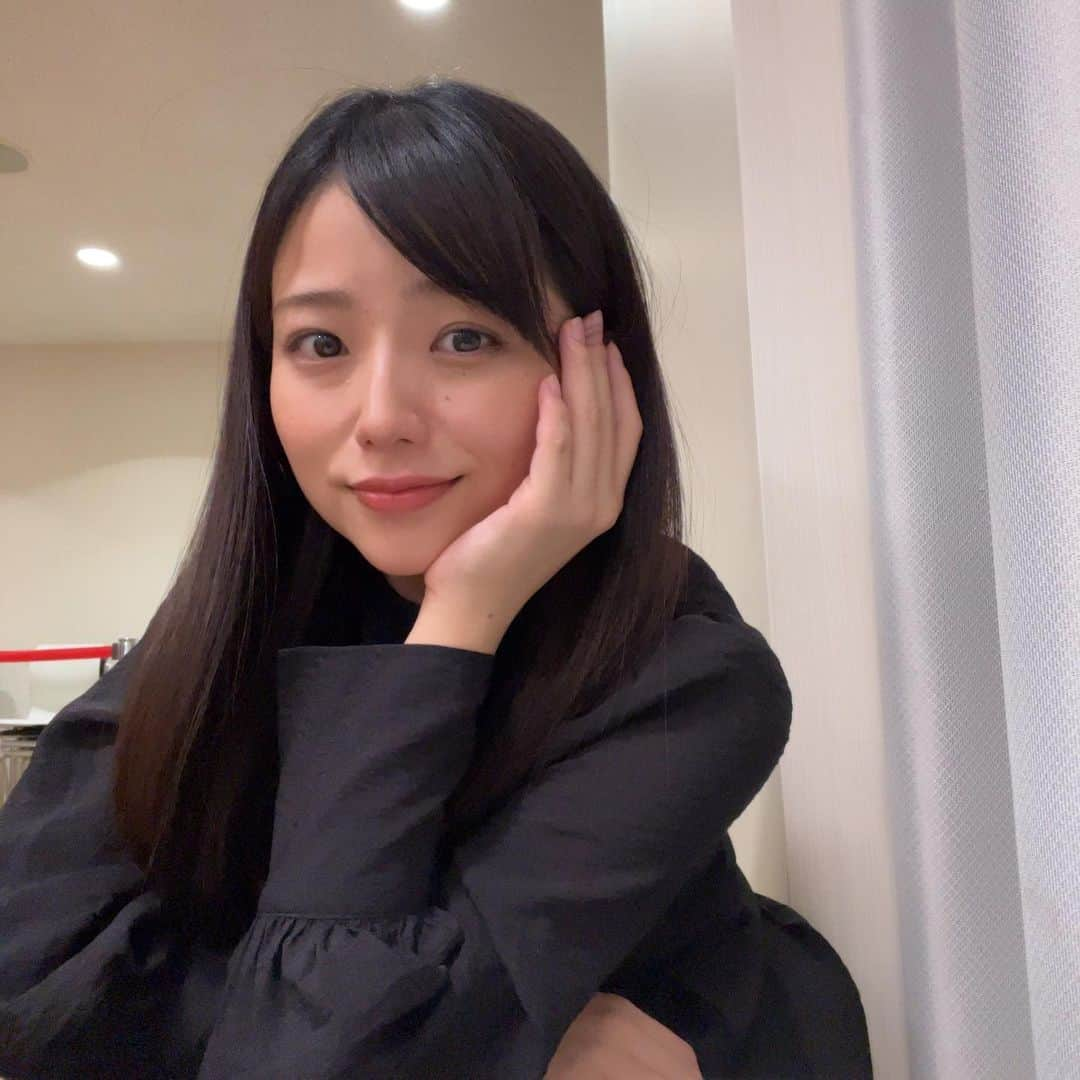 久田莉子さんのインスタグラム写真 - (久田莉子Instagram)「． 撮影前にスケジュール組んでもらって最終打ち合わせ行ってきた！ 楽しみ！ ． #ootd」10月6日 19時44分 - rikorin1011