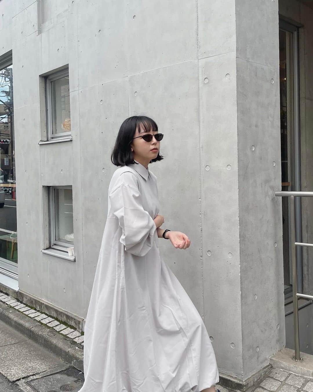 勝田里奈さんのインスタグラム写真 - (勝田里奈Instagram)「@i_am_takahashi × @hacohaco8585 🩶  素敵なお洋服をありがとうございます🫶🏻 白のようなグレーのような絶妙な色にバルーンシルエットが最高にかわいい🌑」10月6日 19時45分 - rinakatsuta