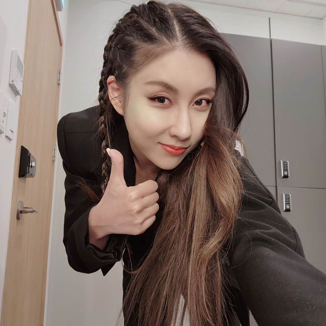 ステファニーのインスタグラム：「내일 2회 달릴준비됐지?!   #뮤지컬 #프리다 #스테파니 #레플레하」