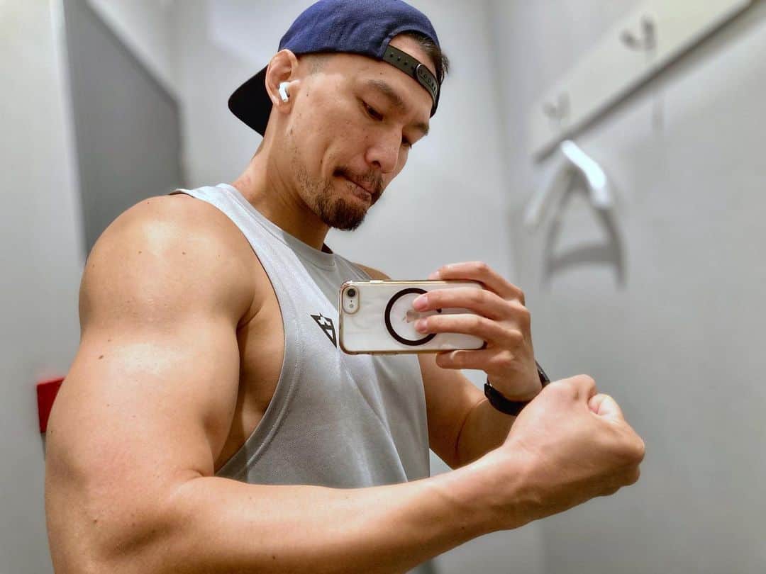 小柳心のインスタグラム：「DO NOT SKIP LEG DAY  #小柳心 #コヤナギシン #俳優 #脚本家 #workout #bodymake #training」