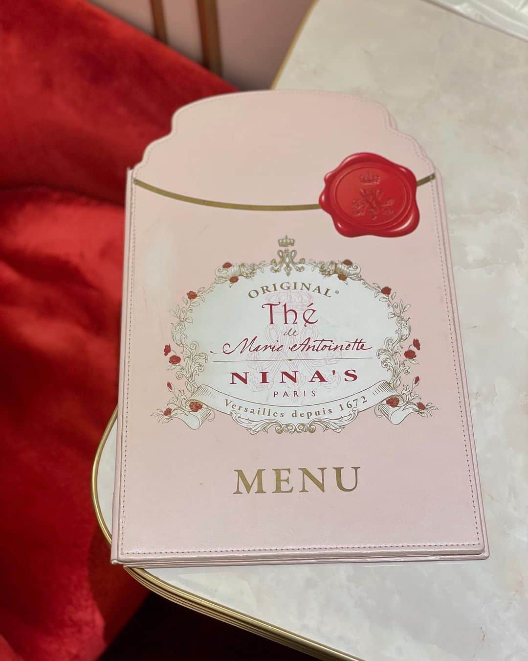 金子実加さんのインスタグラム写真 - (金子実加Instagram)「Bonsoir 💓 マリーアントワネット気分でお茶会🫖☕️🍰 パリ、ドバイと韓国にもあるらしい🫖  #marieantoinette #ninas #paris #versailles #the #tea #teatime #afternoontea #cake #ケーキ #カフェ #カフェ巡り #かわいいカフェ #マリーアントワネット #マリーアントワネットの世界観 #フランス #お茶会 #ニナス #japan #日比谷 #日比谷カフェ #東京 #東京カフェ」10月6日 19時49分 - kanekomika0127