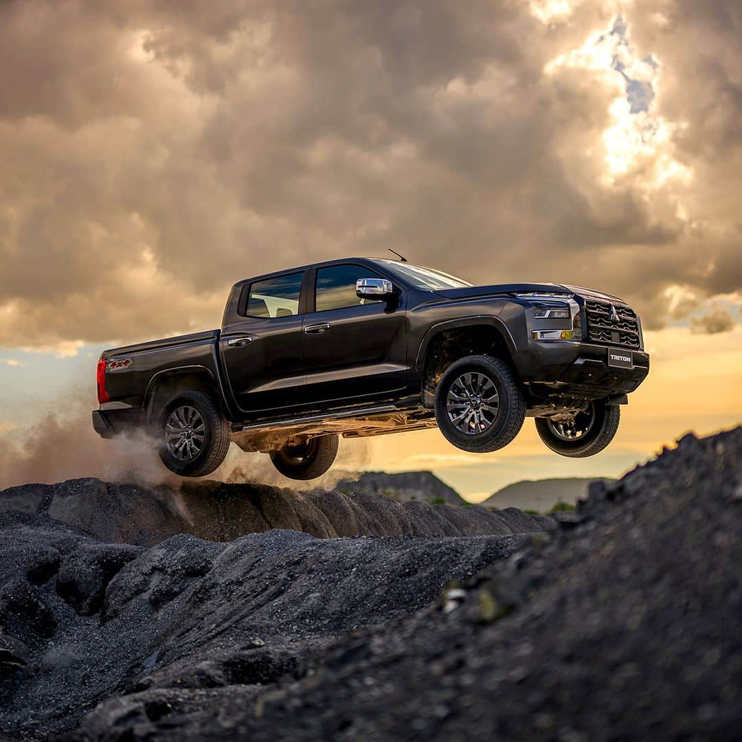 Mitsubishi Motors Thailandのインスタグラム：「ออกนอกทางเดิมที่คุณคุ้นเคยดูบ้าง เพราะเส้นทางไหนๆ ก็ลุยได้ กับ All-New Mitsubishi Triton   #ปฏิวัติความเชื่อ #AllNewMitsubishiTriton #AllNewTritonTheDisruptor #MitsubishiMotors #MitsubishiMotorsThailand」