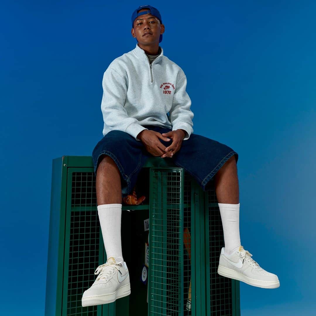 のインスタグラム：「・ 【NIKE CAMPUS PACK登場】  可能性しかない未来へ向けて。 原動力は、内に秘めた自信と強さ。 コーディネートのアクセントはそれぞれの持つ個性。 ライフスタイルに合わせた、思い思いの着こなしが叶う。  https://gs.abc-mart.net/feature/21695/   #CAMPUSPACK #NIKECAMPUS #abcmart #abcマート #nike #ナイキ」
