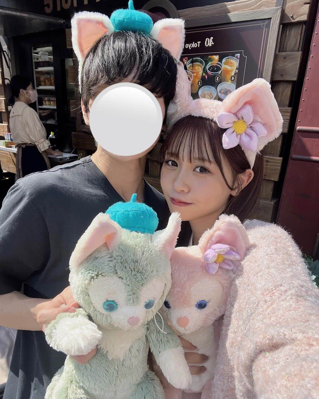 はやめいのインスタグラム：「. 👦🏻👧🏻👩🏻の3人でインパしていたの ですが夕方から妹たちが来てくれて 5人でも遊びました (˶՞･֊･՞˶)  妹たちにもたくさん良くしてくれて 、、 😭  今回も彼がいこう！と誘ってくれたのですが ディズニーをどんどん好きになってくれて いてそれもすごく嬉しいです 👶🏻 ♡  リーナベルとジェラくんの ぬいぐるみはお家から 連れてきました 🤭   #こども #こどものいる生活#シングルマザー#シンママ#シンママライフ#こどものいる暮らし#キッズ#ママスタグラム#２歳8ヶ月#むすめふく#プチプラコーデ#mamagirl#ママファッション#ママコーデ#親子服#親子コーデ#キッズコーデ#ディズニー#ディズニーコーデ #子連れディズニー#ディズニーシー #ディズニーシーコーデ#リーナベル #ジェラトーニ#カップルディズニー」