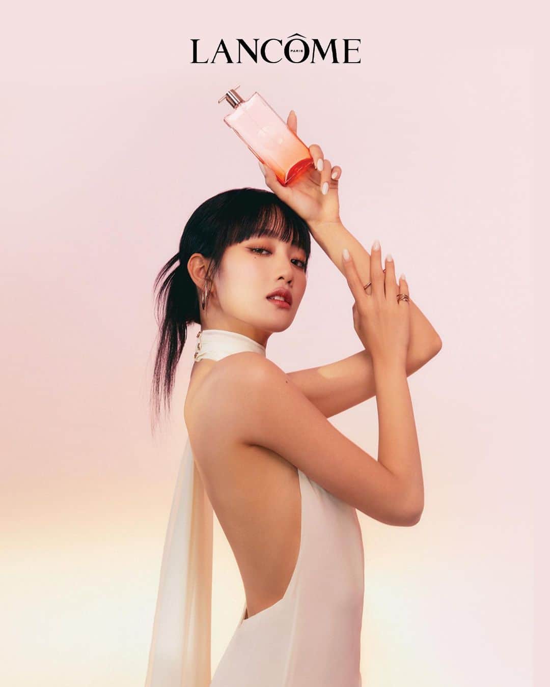 ミンニのインスタグラム：「NOW OR NEVER, IDÔLE NOW🧡#LANCOMETHAILAND #LANCOMExMINNIE  @lancomeofficial」