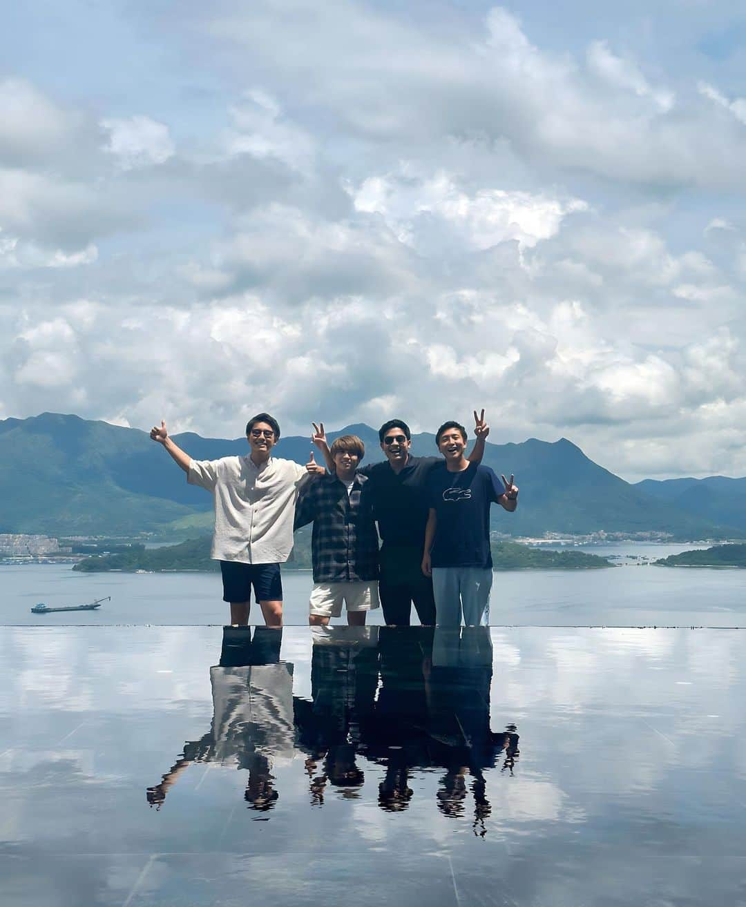 大塚稜馬さんのインスタグラム写真 - (大塚稜馬Instagram)「Waktu ke Hong Kong, Waseda Boys main ke kampus yang adanya di atas gunung!? MINDBLOWN BGTT! Satu gunung itu isinya kampus semua, gilee seruuu! Ketemu dan ngobrol2 sama mahasiswa2 di sana juga!😂😂  Kalian harus nonton vlognya di Youtube!! MANTAPPU JIWA!! 🙌🏻」10月6日 19時56分 - otk_rym